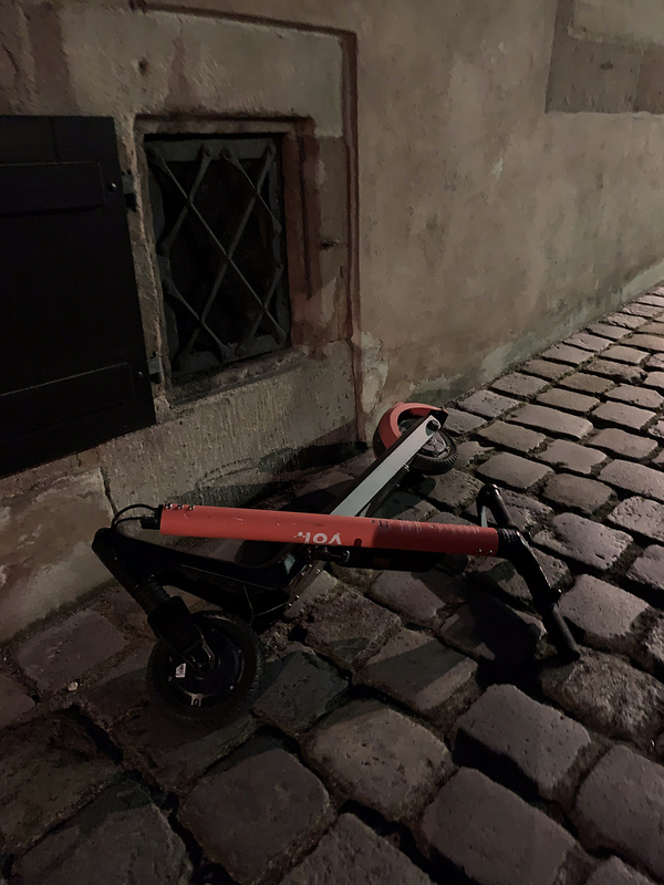 in dunkler Gasse